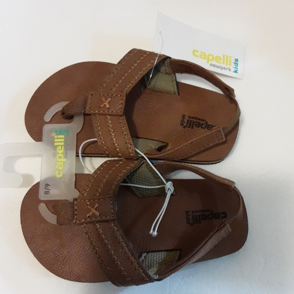 NWT Capelli New York Boys Brown Flip-flops - Picture 2 of 4